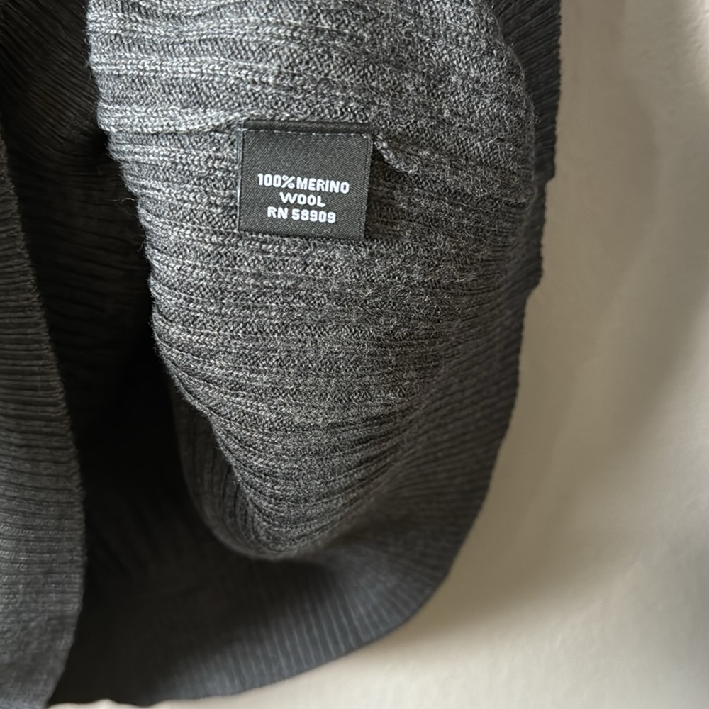 Murano Men’s 100% Merino Wool V-Neck Sweater - Picture 4 of 4